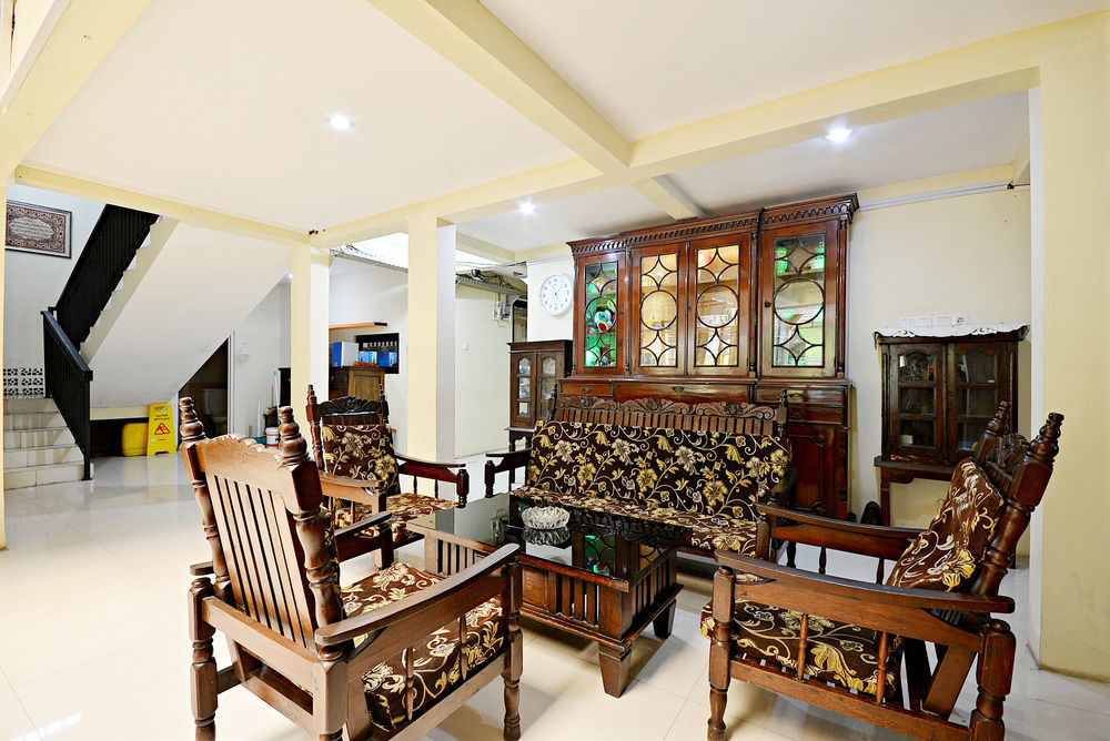 Zen Rooms Kuningan Syariah Джакарта Екстериор снимка