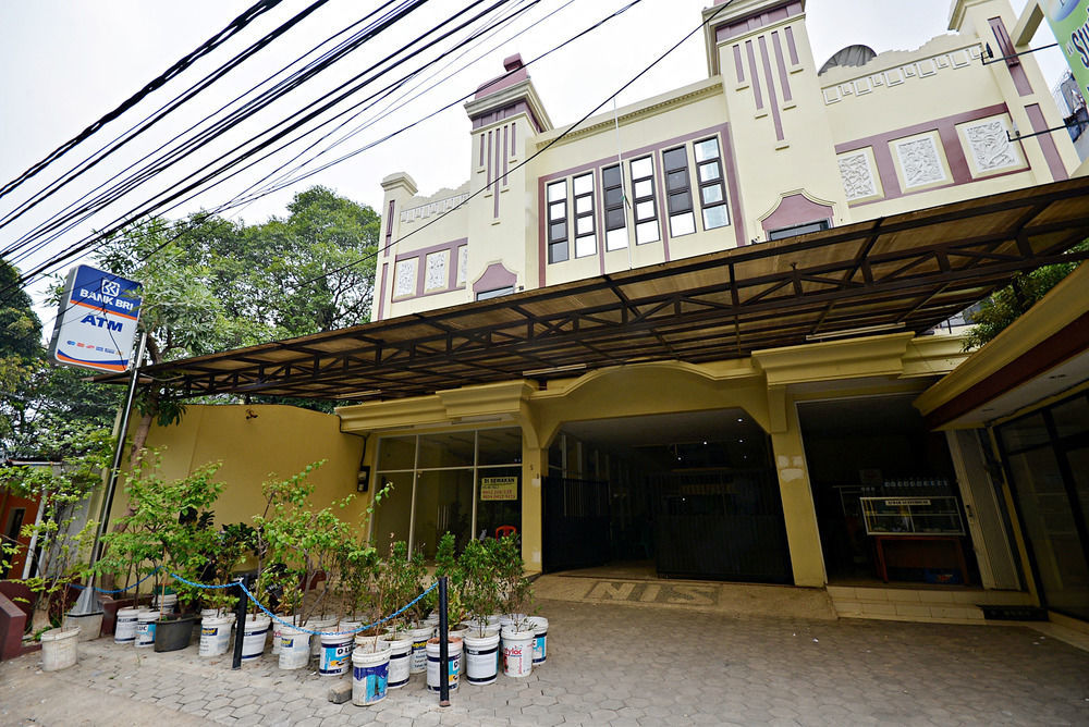 Zen Rooms Kuningan Syariah Джакарта Екстериор снимка