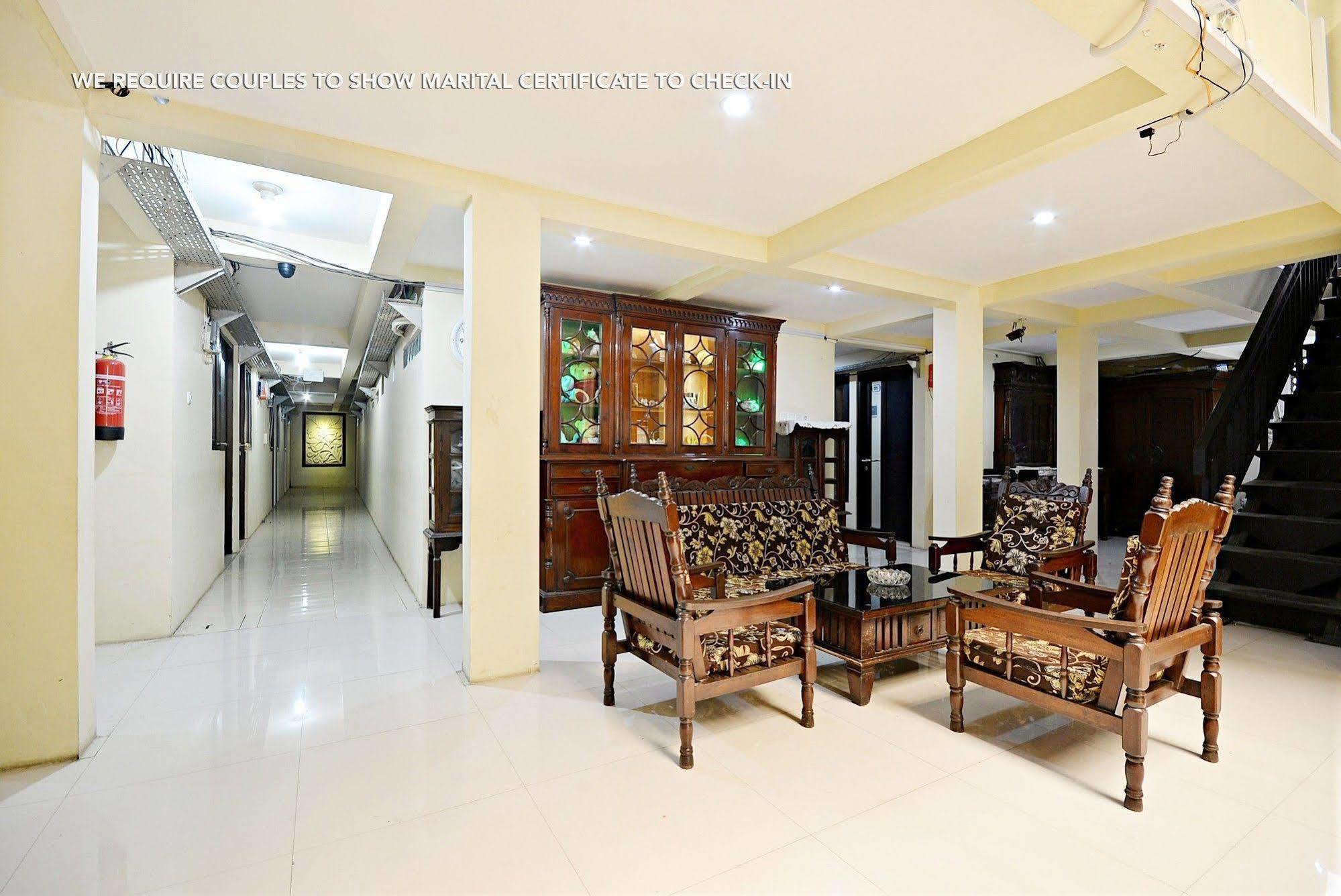 Zen Rooms Kuningan Syariah Джакарта Екстериор снимка