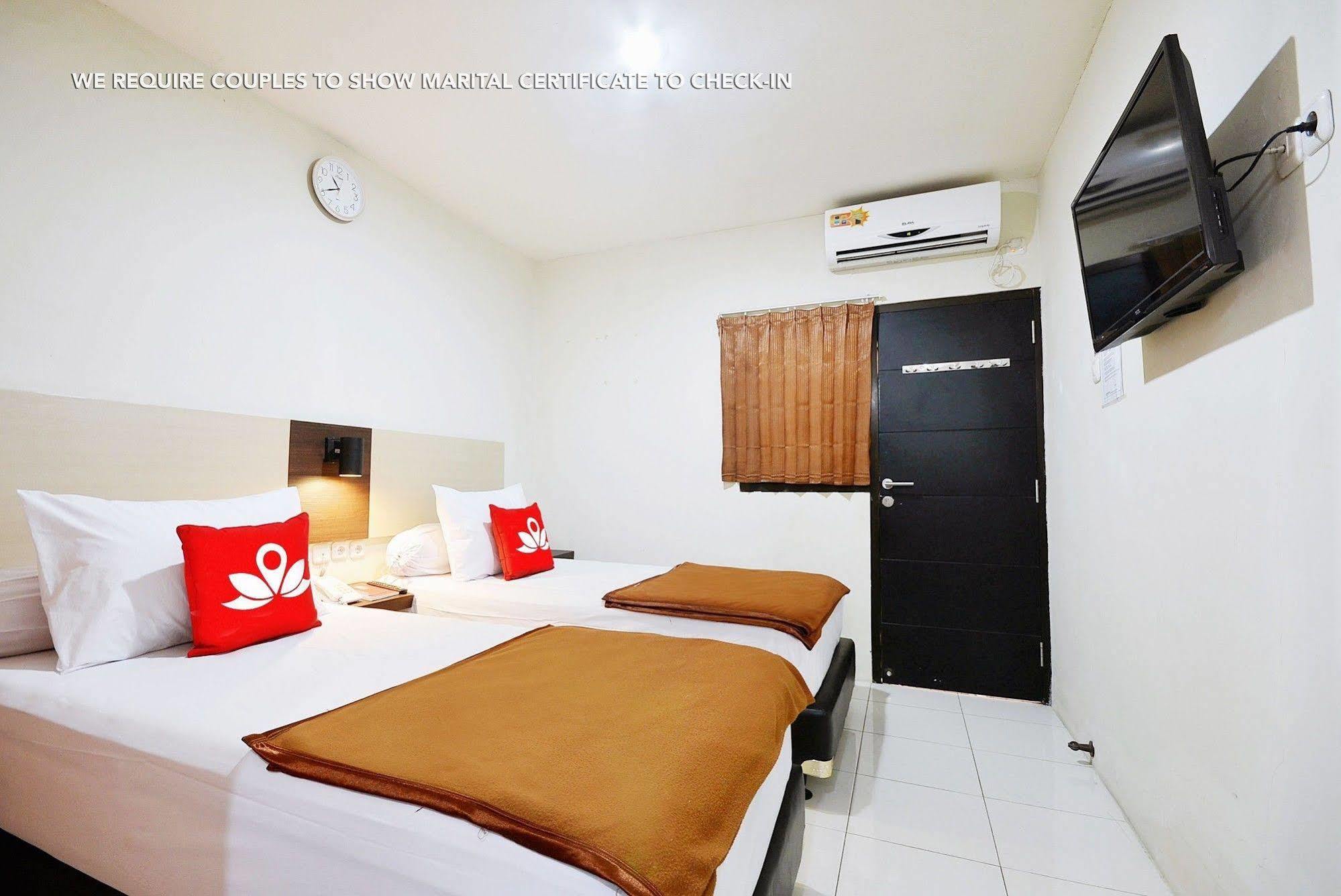 Zen Rooms Kuningan Syariah Джакарта Екстериор снимка