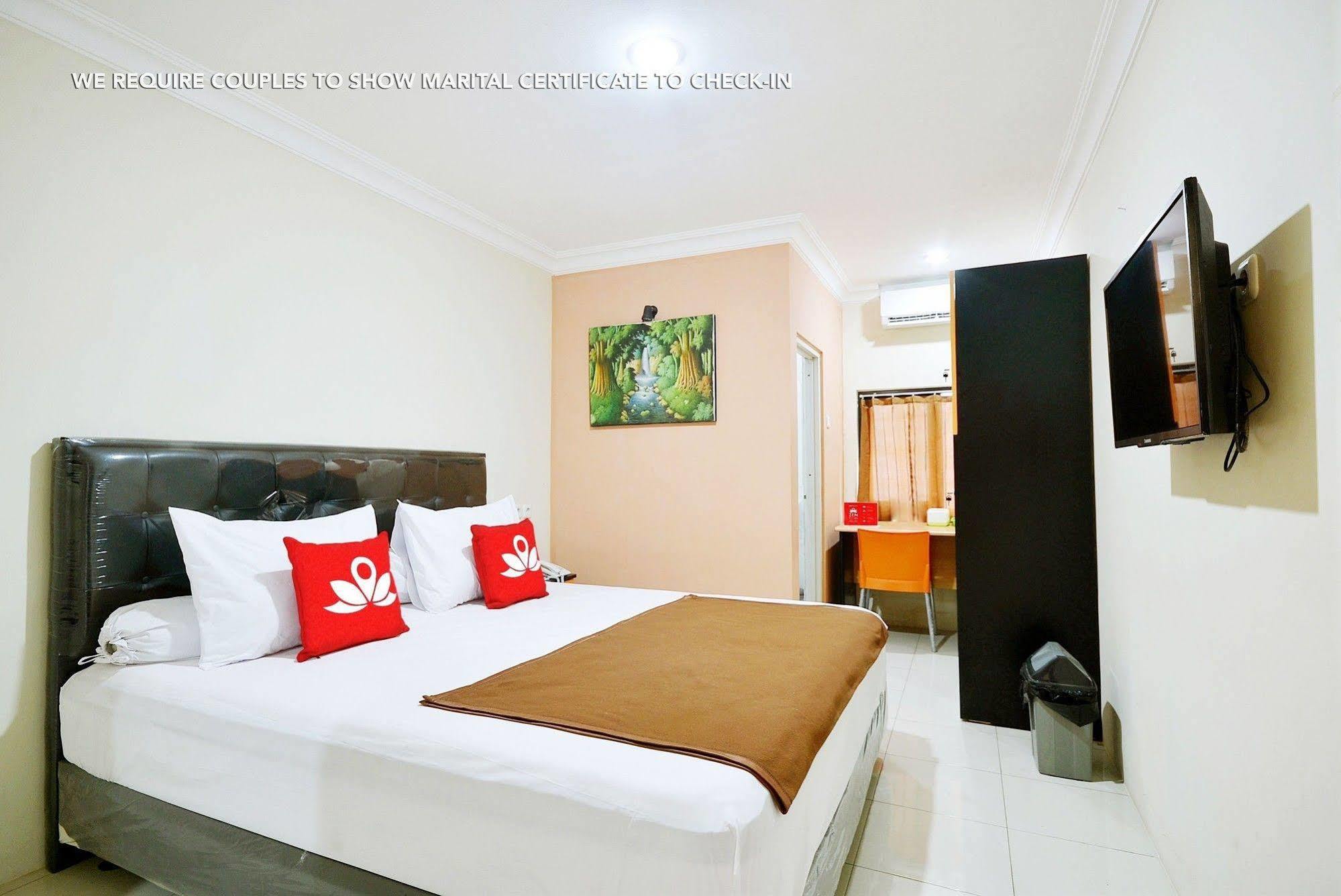 Zen Rooms Kuningan Syariah Джакарта Екстериор снимка