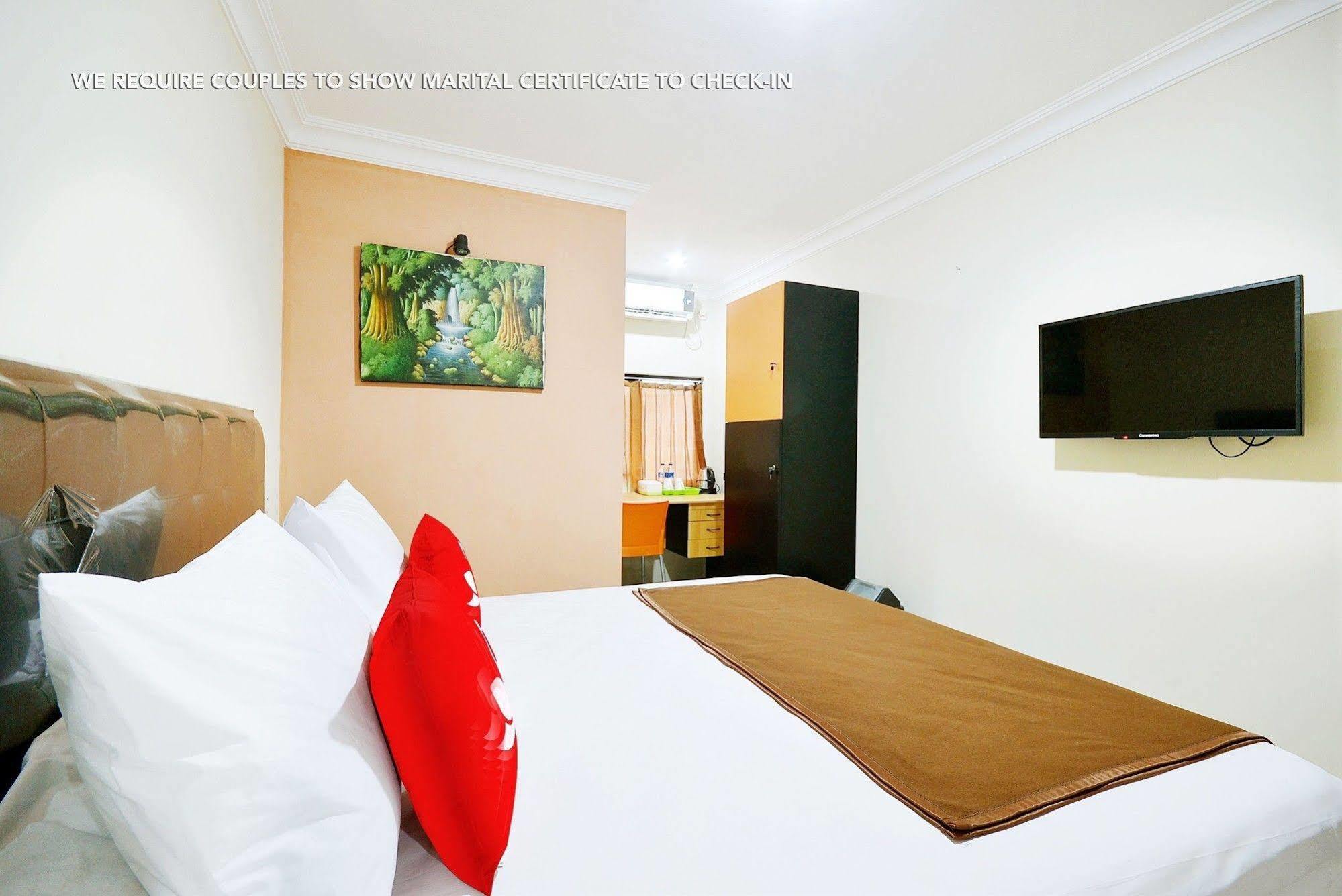Zen Rooms Kuningan Syariah Джакарта Екстериор снимка
