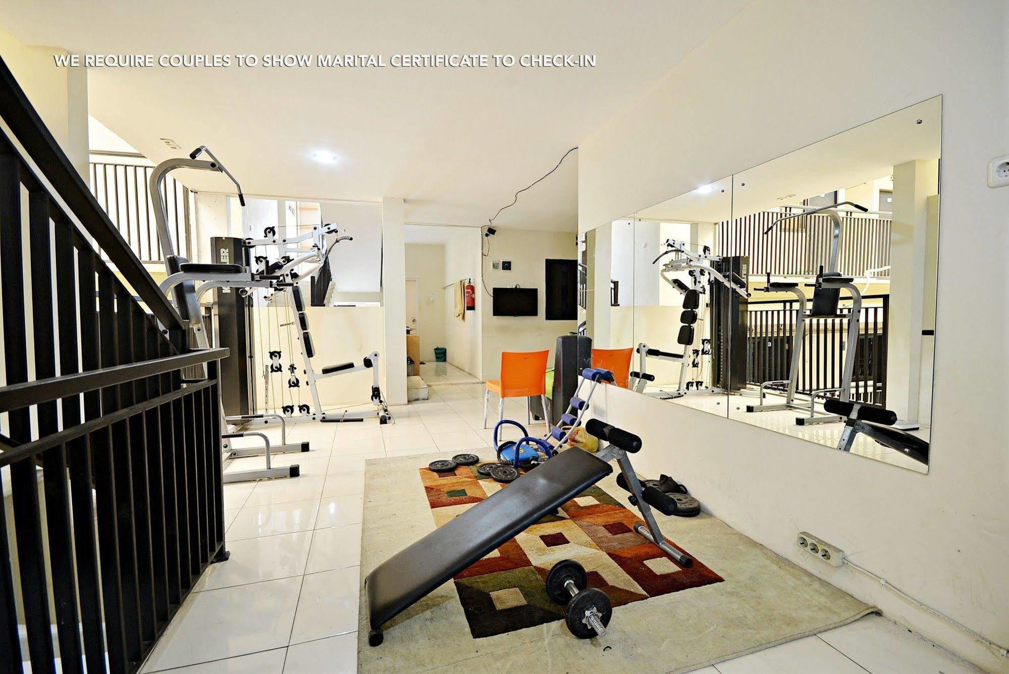 Zen Rooms Kuningan Syariah Джакарта Екстериор снимка