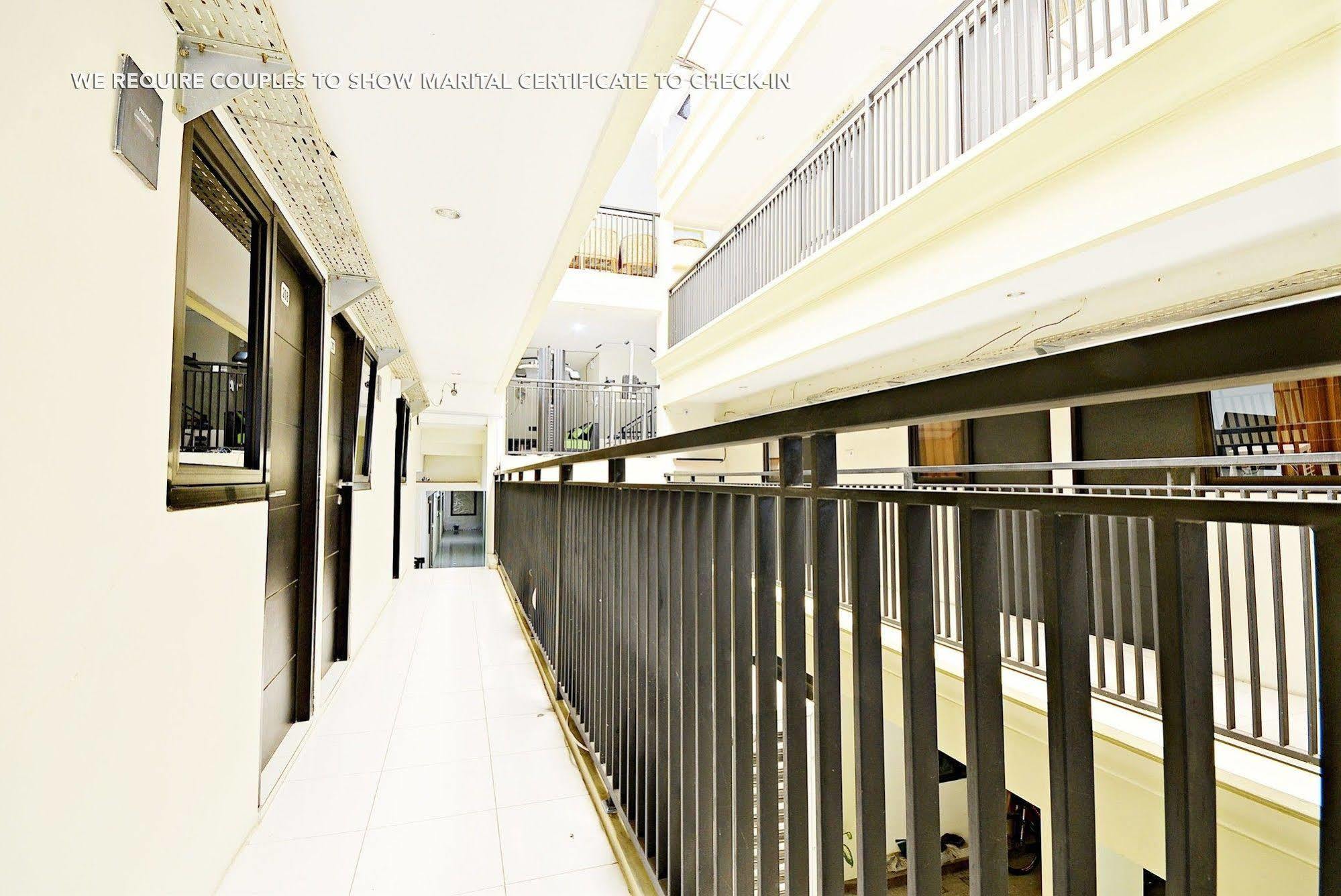 Zen Rooms Kuningan Syariah Джакарта Екстериор снимка