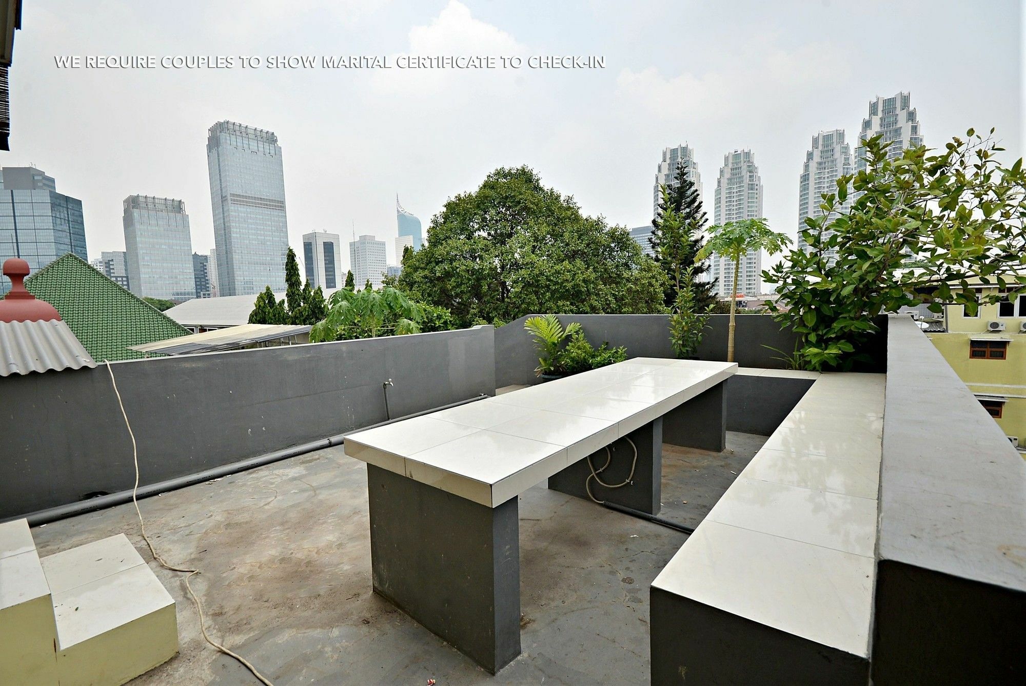 Zen Rooms Kuningan Syariah Джакарта Екстериор снимка