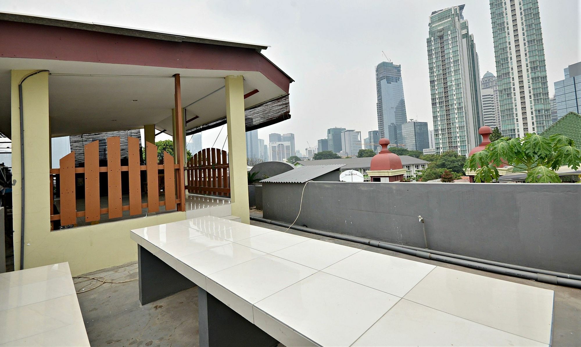 Zen Rooms Kuningan Syariah Джакарта Екстериор снимка