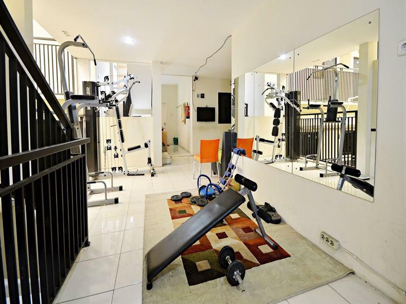 Zen Rooms Kuningan Syariah Джакарта Екстериор снимка