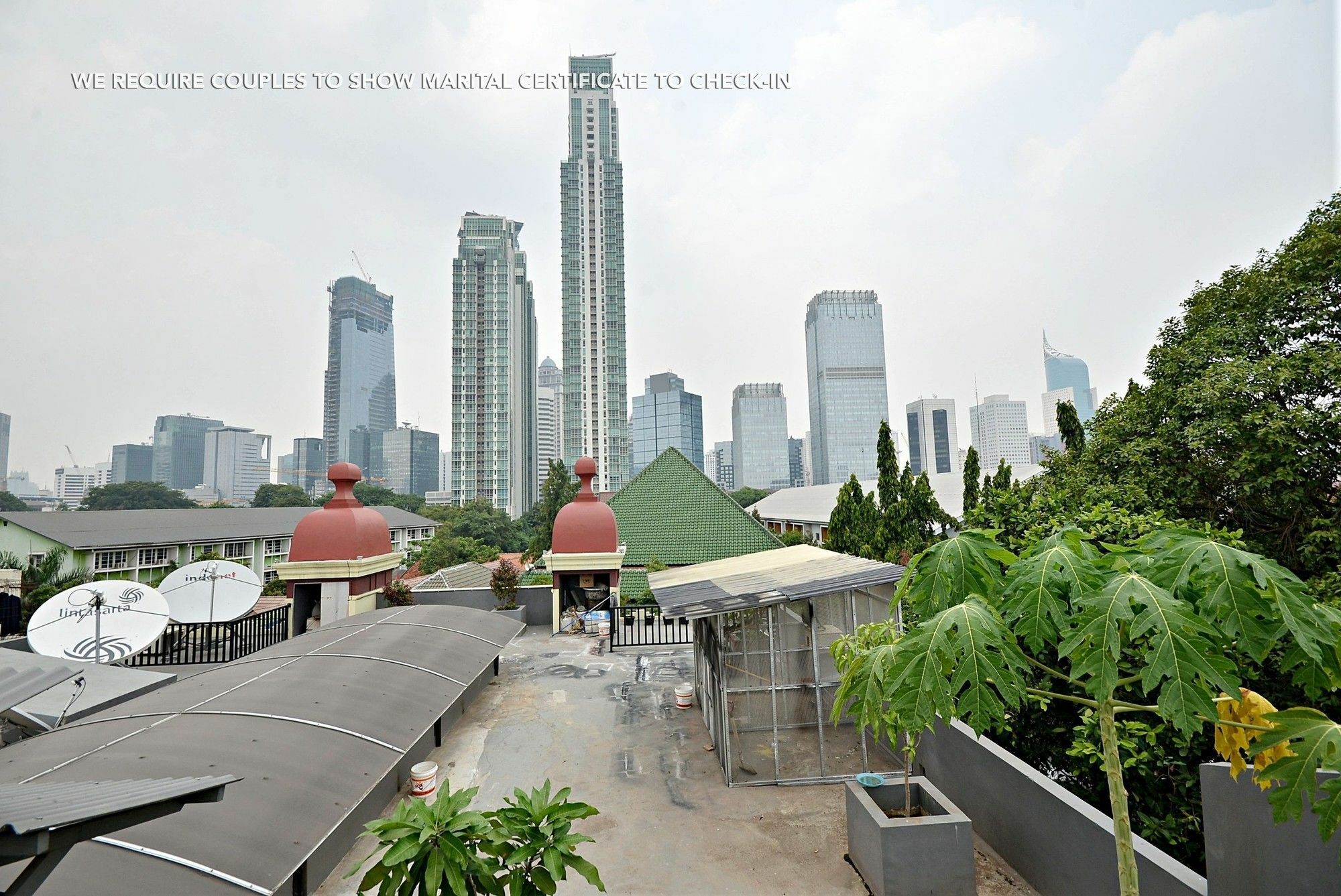Zen Rooms Kuningan Syariah Джакарта Екстериор снимка