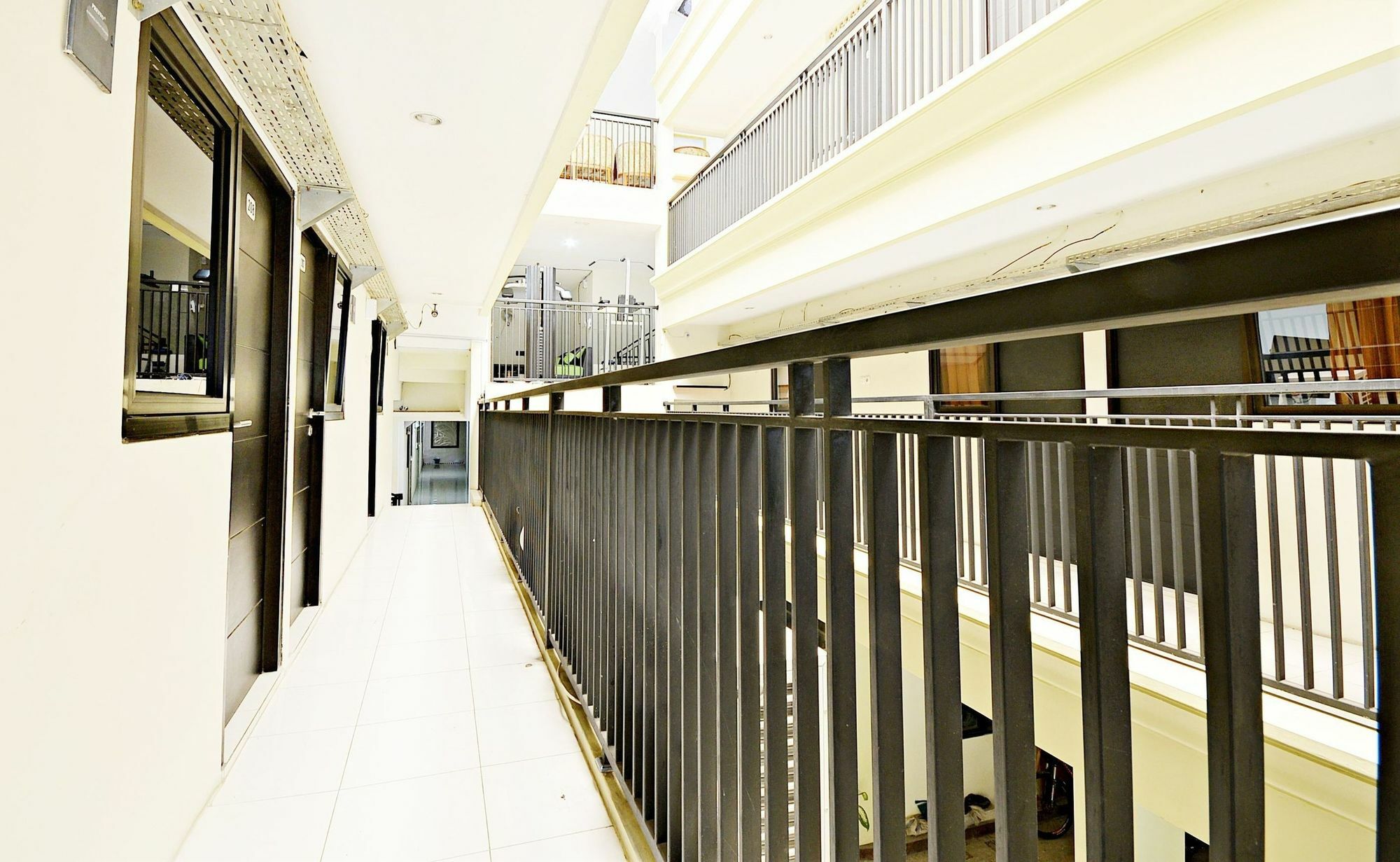 Zen Rooms Kuningan Syariah Джакарта Екстериор снимка